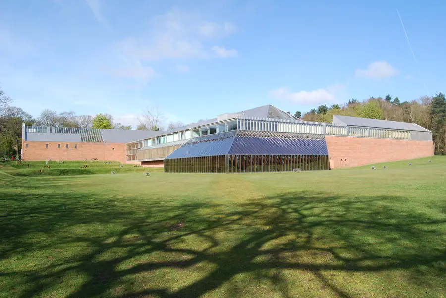 Burrell Collection, Glasgow: Burrell Museum - Glasgow Architecture