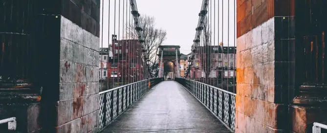 Explore Glasgow’s Celebrated Architecture bridge over River Clyde