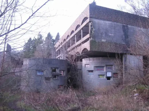 Cardross Seminary building modern blocks to west